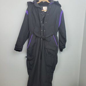 Woman's one piece Thinsulate Ski suit Size Medium w/detachable hood